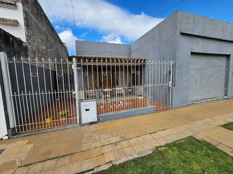 VENTA CASA 2 AMB AMPLIO FONDO GALERIA PARRILLA