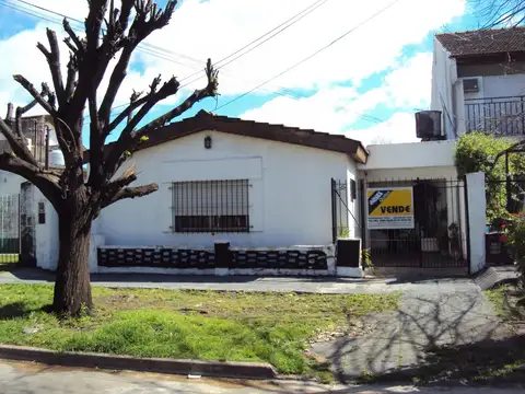 Chalet para Refaccionar Lote de 240m2 en Venta - Castelar Sur
