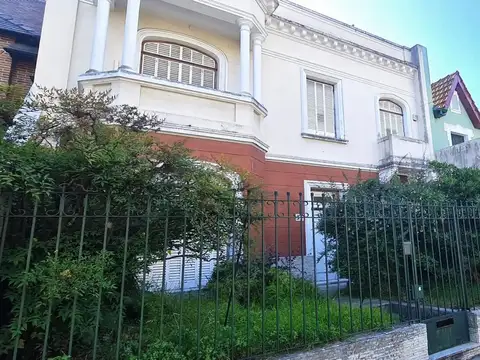 IMPONENTE PROPIEDAD A METROS DE PARQUE CHACABUCO