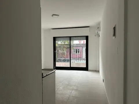 Monoambiente con balcón en Munro sin expensas