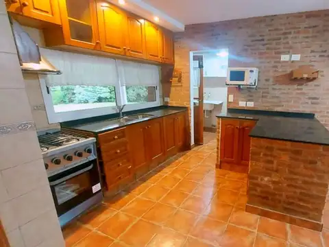 Casa 5 ambientes con 3 baños