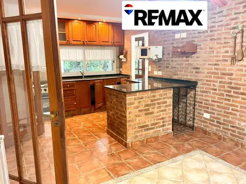 Casa en Venta con 2 cocheras