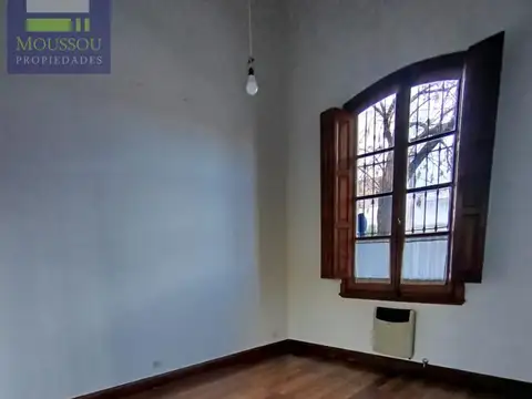 Casa en Alquiler con 2 cocheras