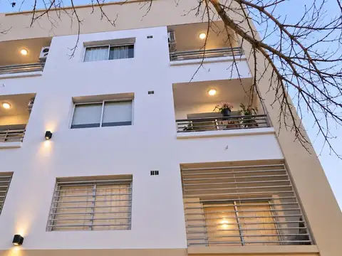 VENTA DEPTO 1 DORM. PLANTA BAJA AL FRENTE - PATIO Y COCHERA  - Calle 20 e/ 32 y 33 La Plata