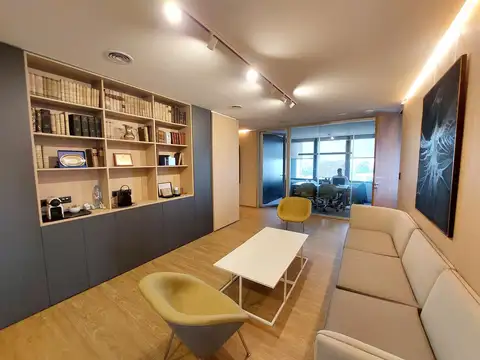 Oficina en Venta con 8 cocheras