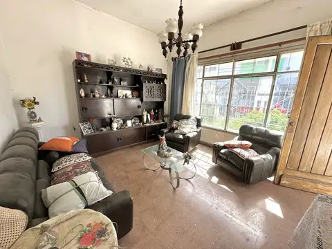 Casa 3 ambientes con 1 baño