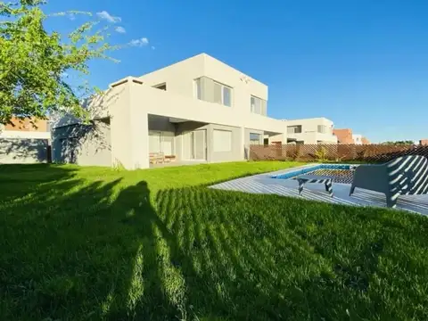 Casa  en Venta en Casas del Este, Pilar del Este, Pilar