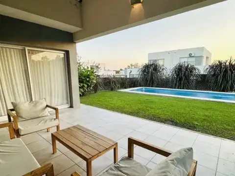 Casa  en Venta en Casas del Este, Pilar del Este, Pilar