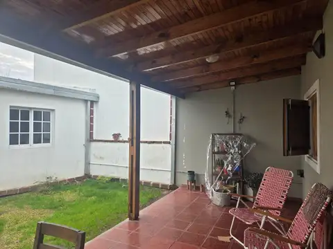 Casa 3 ambientes con 2 baños