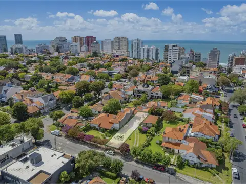 Lote en inmejorable ubicacion del barrio Playa Grande