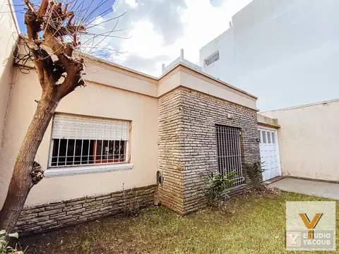 Casa en venta - 4 dormitorios 2 baños - Cocheras - 209mts2 - Tolosa, La Plata