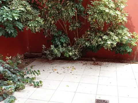 Excelente PH con patio y Estacionamiento en Devoto - Sin Expensas!!