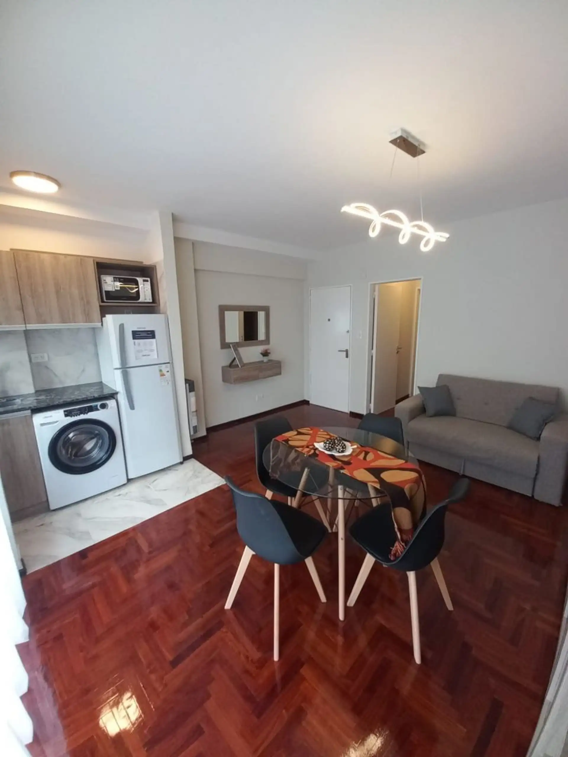 2 ambientes externo con balcón y vista a Plaza San Martín