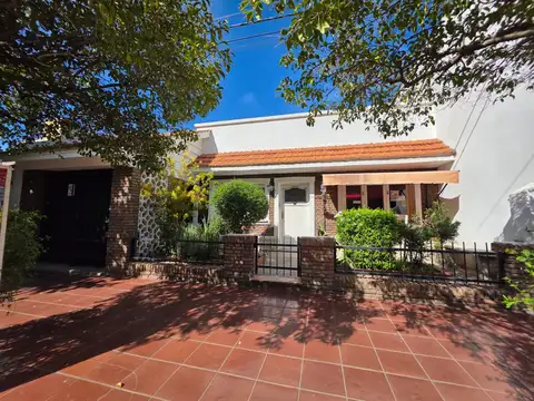 Casa amplia en muy buen estado con departamento