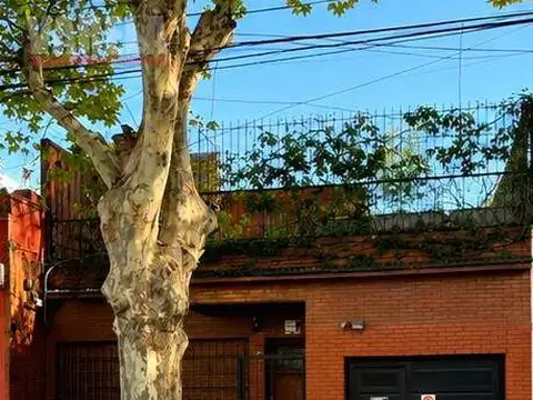 Casa en Venta 6 amb. 3 baños. Jardin y Parrilla- Andres Lamas 1500 V.Gral Mitre u$s 350.000