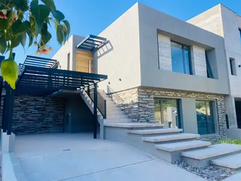 Casa en Alquiler de 3 dormitorios