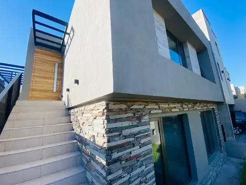 Casa en Alquiler en El Challao, USD 1.600