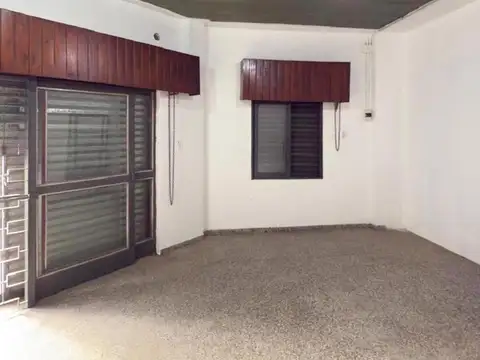 Local en Alquiler en Parque San Martín, $ 320.000