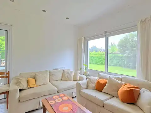 Casa en Venta con 3 cocheras
