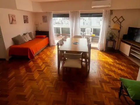 Hermoso 3 ambientes con balcón terraza. Con espacio guardacoches.