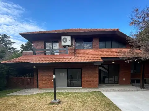 Casa en Alquiler de 4 dormitorios