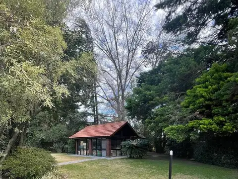 Casa en Alquiler con 2 cocheras