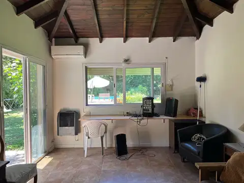 Casa en Bella Vista en excelente zona a metros del Corredor