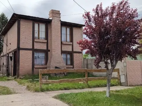 Casa en Esquel 3 Dormitorios. Patio. Apto Crédito.