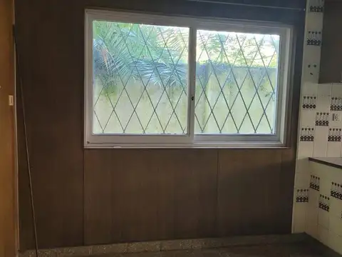 Casa 9 ambientes con 3 baños