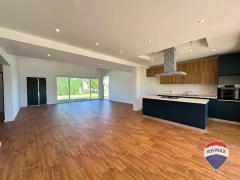 Casa 4 ambientes con 3 baños