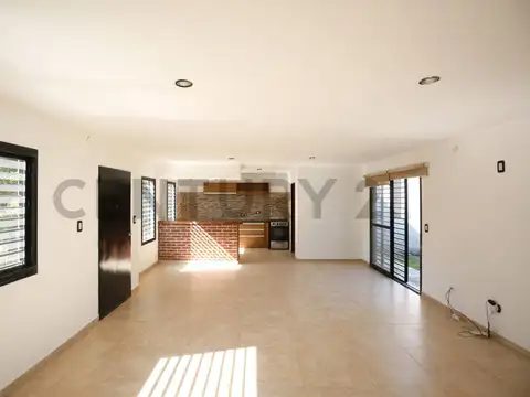 Casa en venta en City Bell, el Rincón, Tres dormitorios.