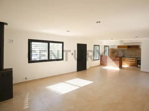 Casa 4 ambientes con 1 baño