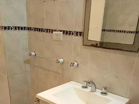 VENTA PH 3 AMB EN LINIERS CON PATIO APTO CRÉDITO