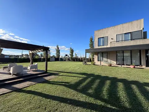 CASA EN VENTA EN PERGAMINO
