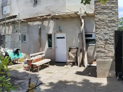 Casa 6 ambientes con 2 baños