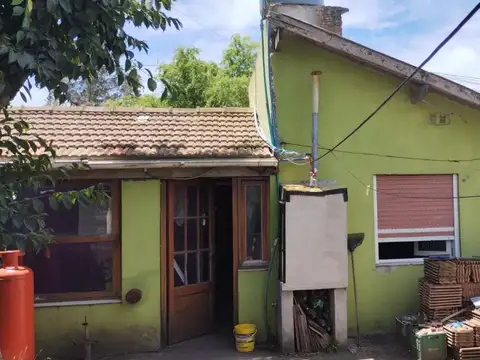 Casa en venta - 3 Dormitorios 1 Baño - Cochera - 215Mts2 - Mar del Plata