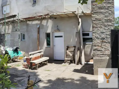 Casa 6 ambientes con 2 baños