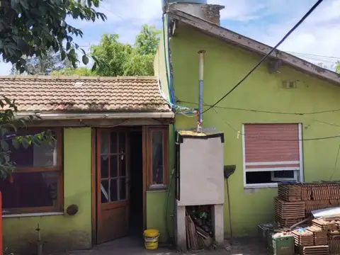 Casa en venta - 3 Dormitorios 1 Baño - Cochera - 215Mts2 - Mar del Plata