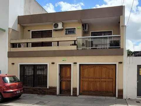 Venta casa 5 ambientes patio en Vélez Sársfield