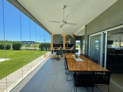 Casa 6 ambientes con 3 baños