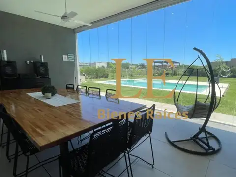 Casa en Venta con 6 cocheras