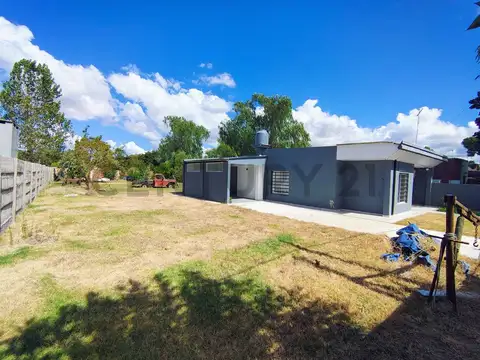 Casa en Venta con 2 cocheras