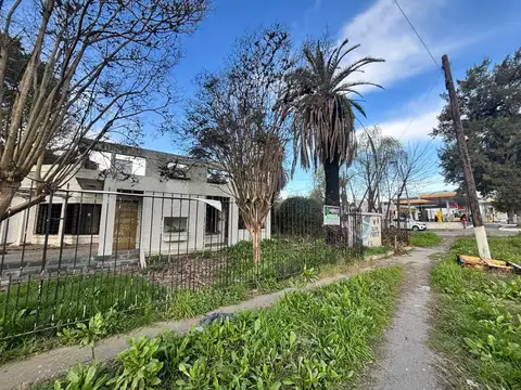 CASA QUINTA A RECICLAR SOBRE RUTA 2 EN FLORENCIO VARELA U$S 290.000.-