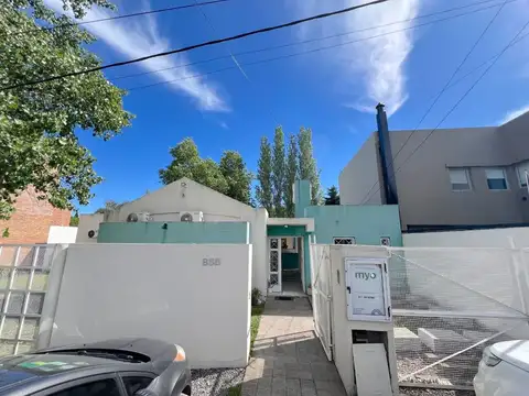 Oficina 8 ambientes con 1 baño