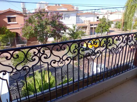 SE VENDE CASA PA 2 DORM., TERRAZA PROPIA C/ VISTA PANORAMICA