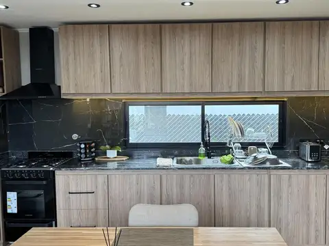 Casa 4 ambientes con 2 baños