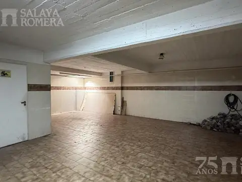Casa en Venta con 5 cocheras