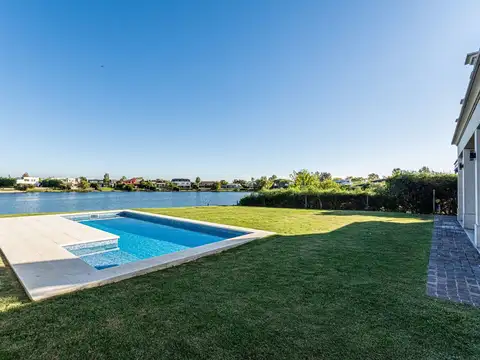 Casa 6 ambientes con 3 baños