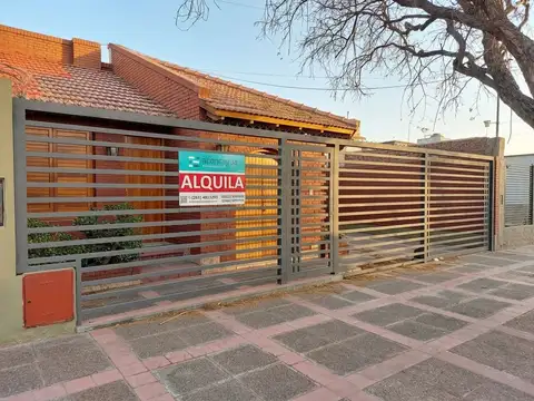 Casa en Alquiler calle Salmón, Maipú
