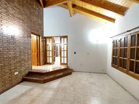 Casa 6 ambientes con 3 baños